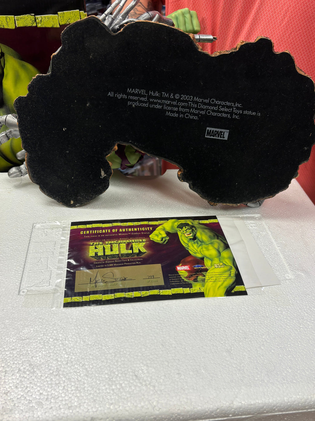 Incredible Hulk Statue (Marvel Comics, Diamond Select) Open Box product image 7, provided for visual reference and product