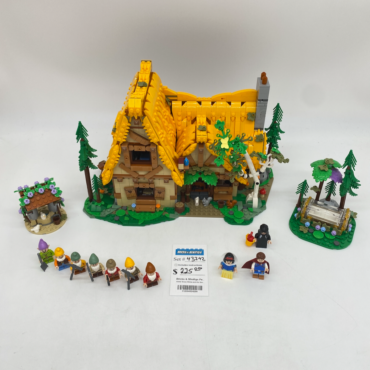 43242 Snow White and the Seven Dwarfs' Cottage (U) product image 1, provided for visual reference and product detail review