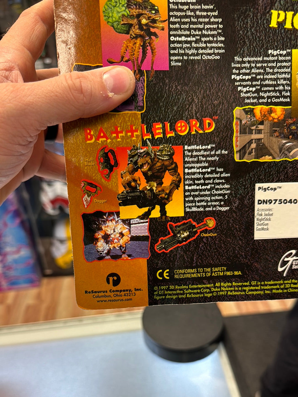 Pigcop (Vintage Duke Nukem, ReSaurus) SEALED product image 18, provided for visual reference and product detail review