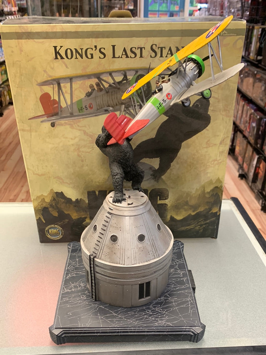 Kong’s Last Stand Statue (Weta, King Kong) Open Box product image 3, provided for visual reference and product detail review