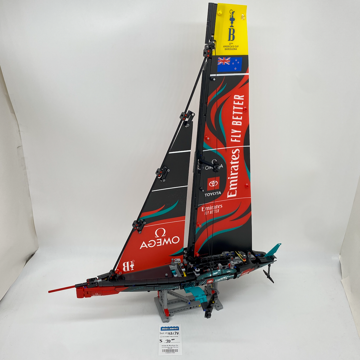 42174 Emirates Team New Zealand AC75 Yacht (U) product image 1, provided for visual reference and product detail review