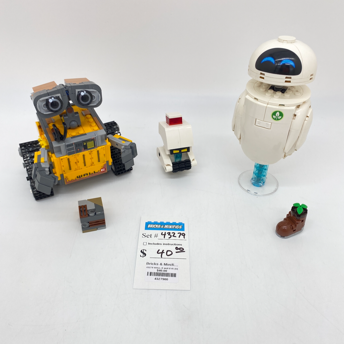 43279 WALL-E and EVE (U) product image 1, provided for visual reference and product detail review