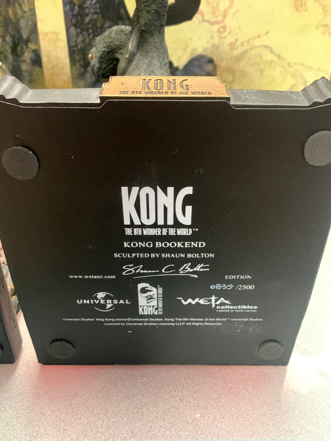 Kong & V-Rex Bookends Statue (Weta, King Kong) Open Box product image 5, provided for visual reference and product detail
