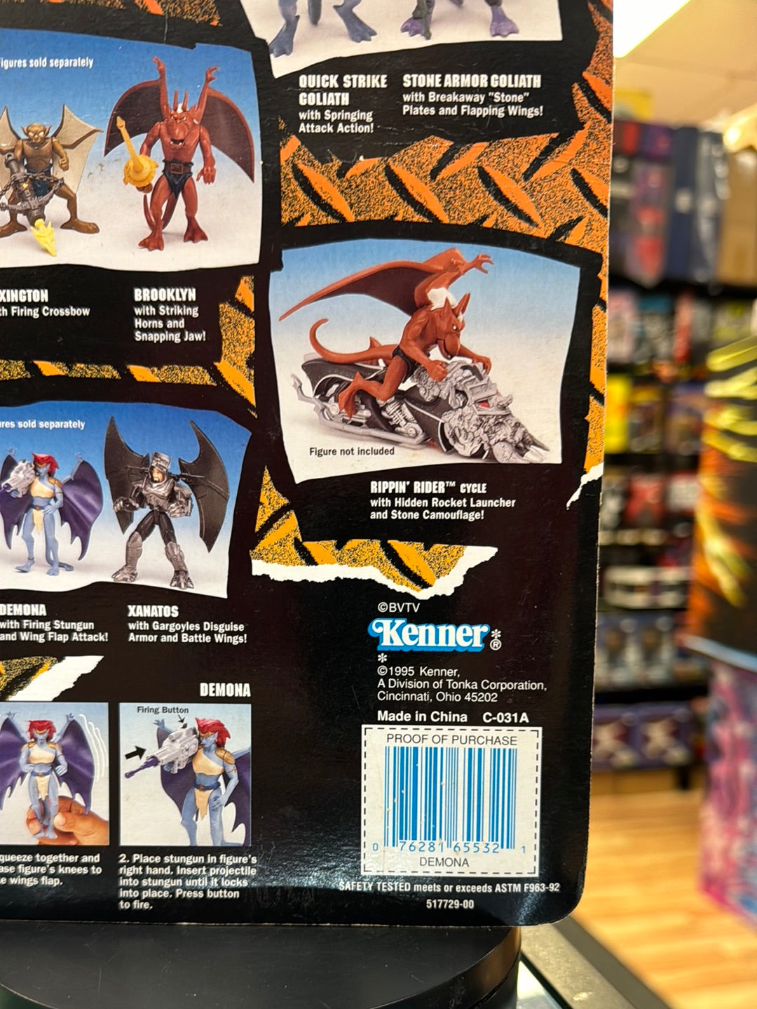 Demona 0556 (Vintage Gargoyles, Playmates) SEALED product image 11, provided for visual reference and product detail review