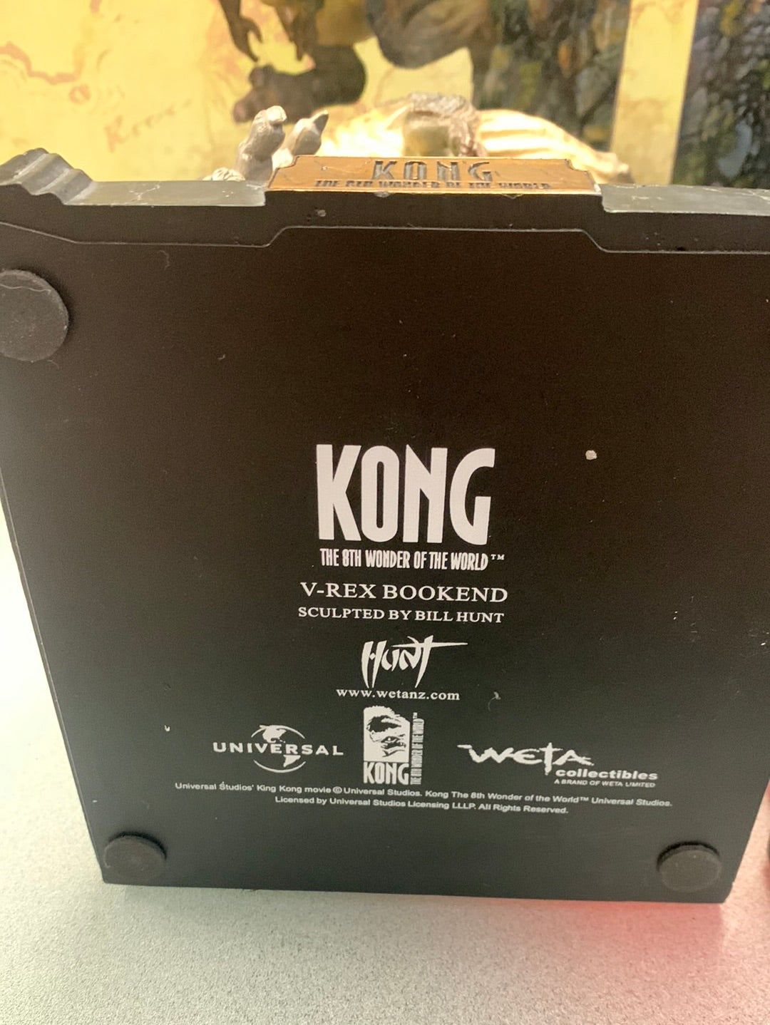 Kong & V-Rex Bookends Statue (Weta, King Kong) Open Box product image 6, provided for visual reference and product detail