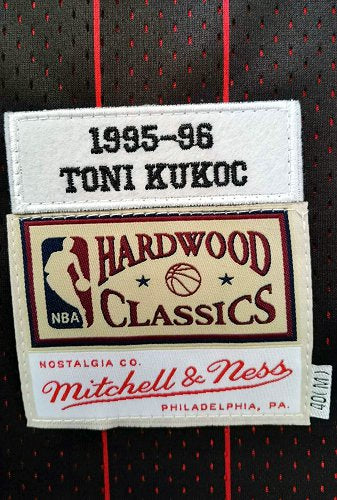 Toni Kukoc 1995-96 Chicago Bulls Jersey Mitchell & Ness product image 6