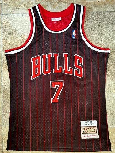 Toni Kukoc 1995-96 Chicago Bulls Jersey Mitchell & Ness product image 2