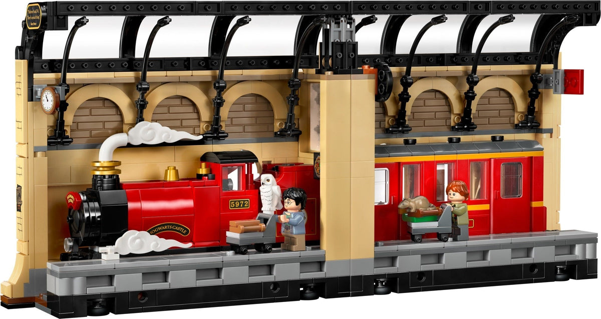 76450 Book Nook: Hogwarts Express product image 3, provided for visual reference and product detail review